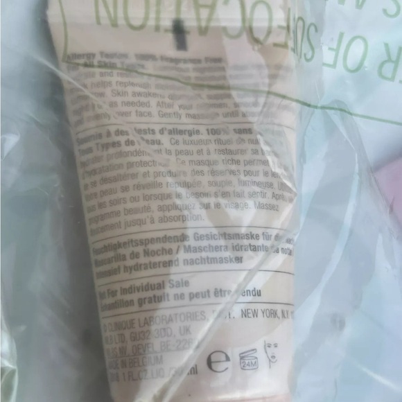 Clinique Gift Set: About Eyes, Clean, Moisture, Take Day Off, PLUS Magenta Lip - Picture 8 of 16